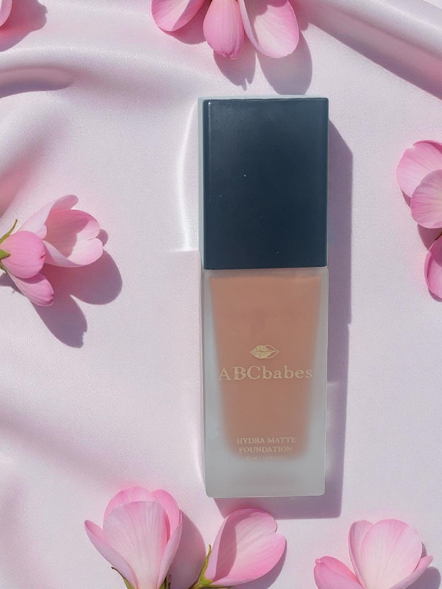 ABCbabes deep tan shade #34 with neutral undertones hydra matte foundation.