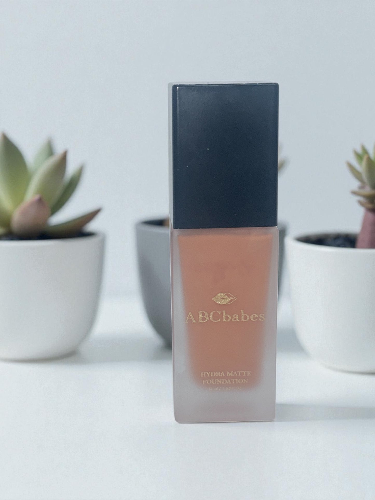 ABCbabes deep tan shade #34 with neutral undertones hydra matte foundation.